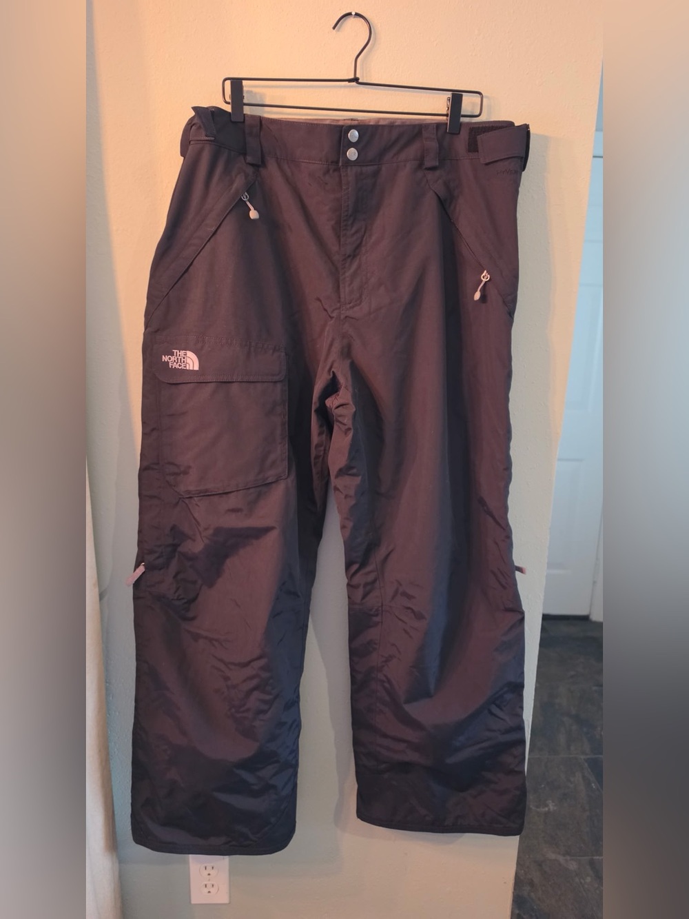 The North Face HyVent Men’s XL Black Waterproof Ski Snow Pants Cargo
